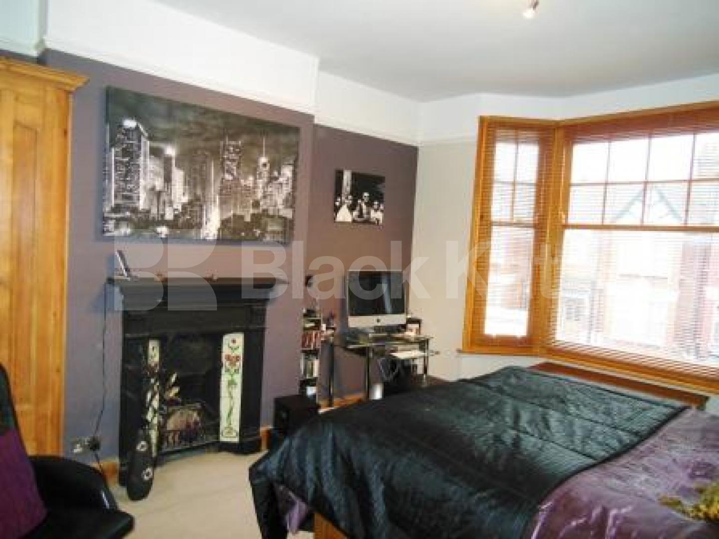 			End Of Terrace !, 3 Bedroom, 1 bath, 1 reception End Terraced House			 Shrewsbury Road, Bounds Green