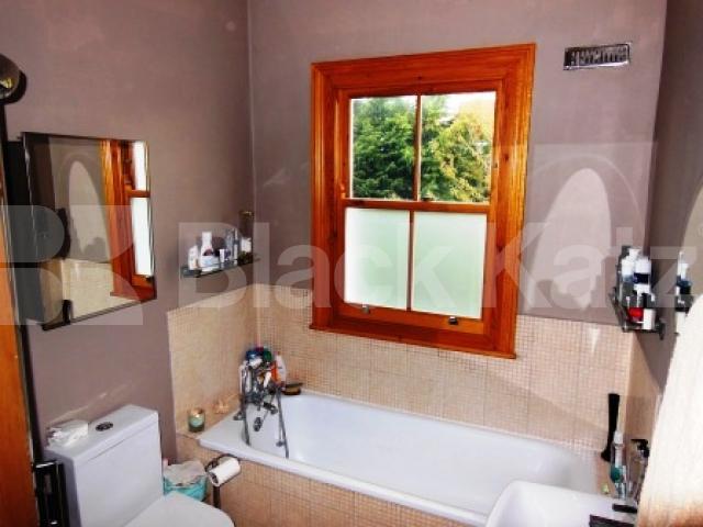 			End Of Terrace !, 3 Bedroom, 1 bath, 1 reception End Terraced House			 Shrewsbury Road, Bounds Green