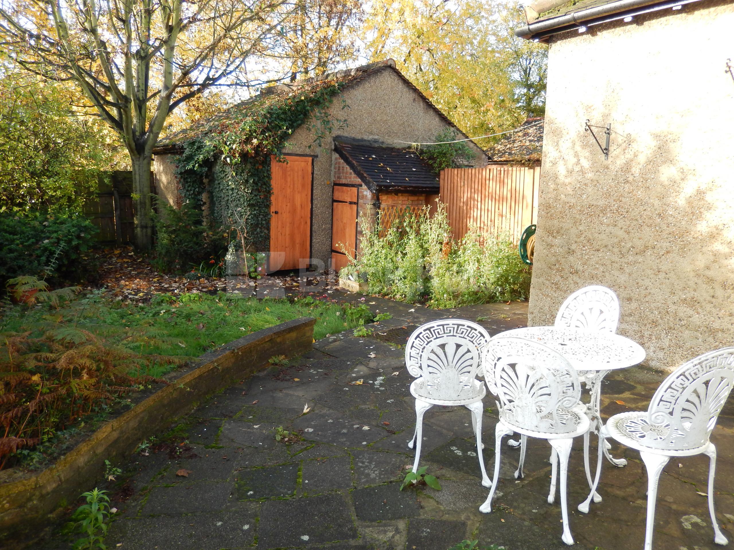 			LET, 3 Bedroom, 1 bath, 1 reception House			 Princes Gardens, West Acton W3