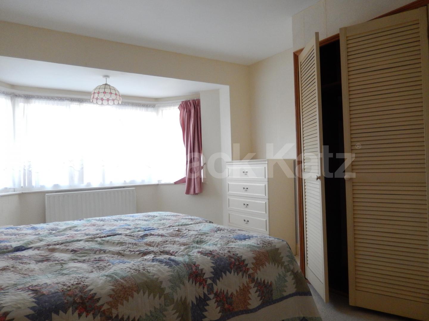 			LET, 3 Bedroom, 1 bath, 1 reception House			 Princes Gardens, West Acton