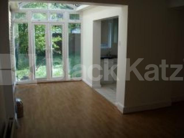 			UNDER OFFER , 5 Bedroom, 1 bath, 1 reception House			 Links Road, Tooting