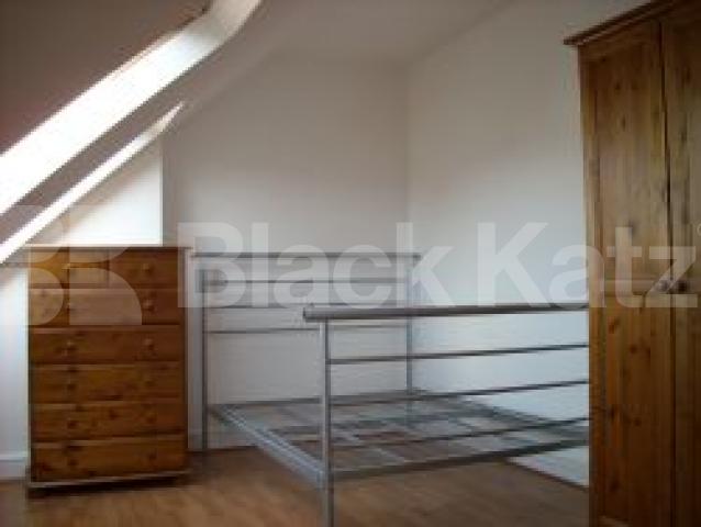 			UNDER OFFER , 5 Bedroom, 1 bath, 1 reception House			 Links Road, Tooting