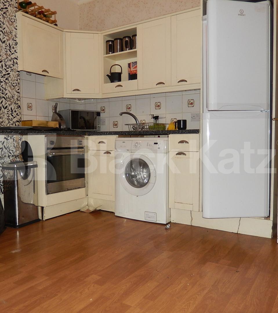 			NEW INSTRUCTION, 2 Bedroom, 1 bath, 1 reception Flat			 Earls Court Road, Earls Court