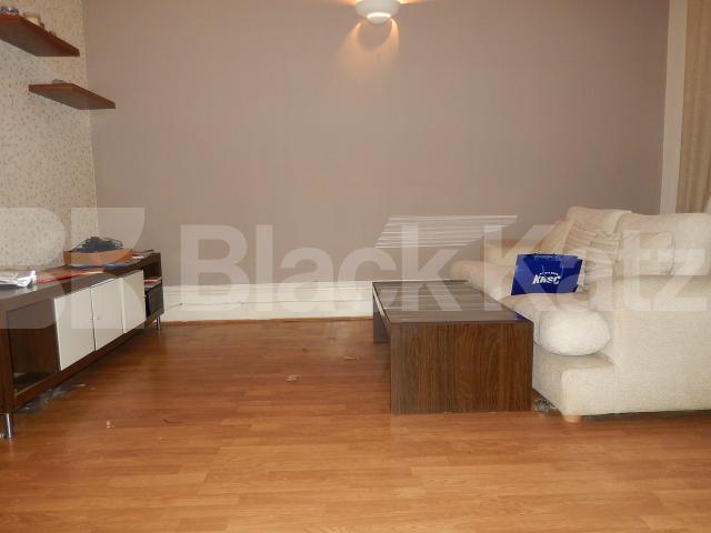 			NEW INSTRUCTION, 2 Bedroom, 1 bath, 1 reception Flat			 Earls Court Road, Earls Court