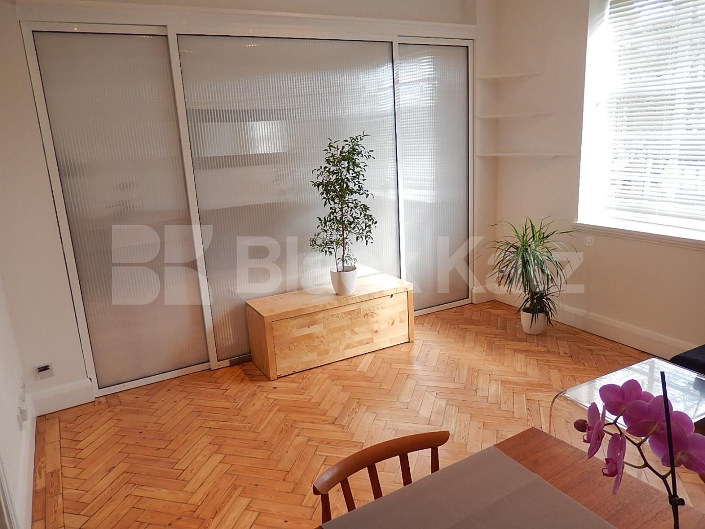 			UNDER OFFER , 1 Bedroom, 1 bath, 1 reception Flat			 Hamlet Gardens, Ravenscourt Park/Hammersmith