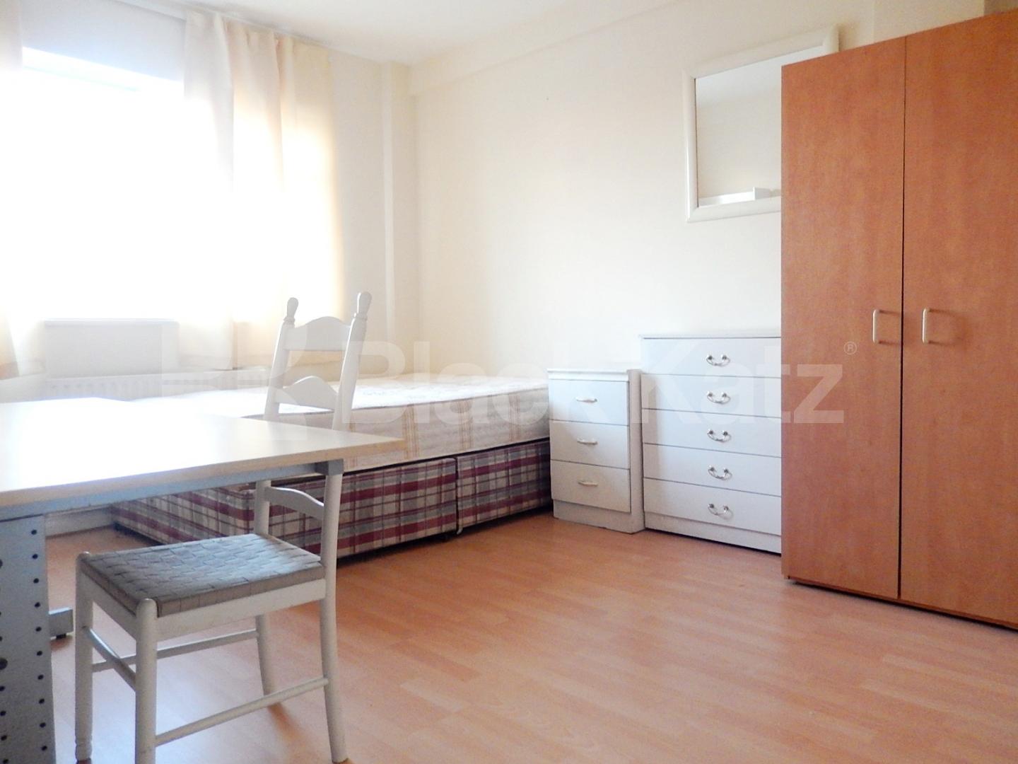 			NEW INSTRUCTION INCLUSIVE OF HEATING AND HOT WATER, 3 Bedroom, 1 bath, 1 reception Flat			 Edith Villas, WEST KENSINGTON 