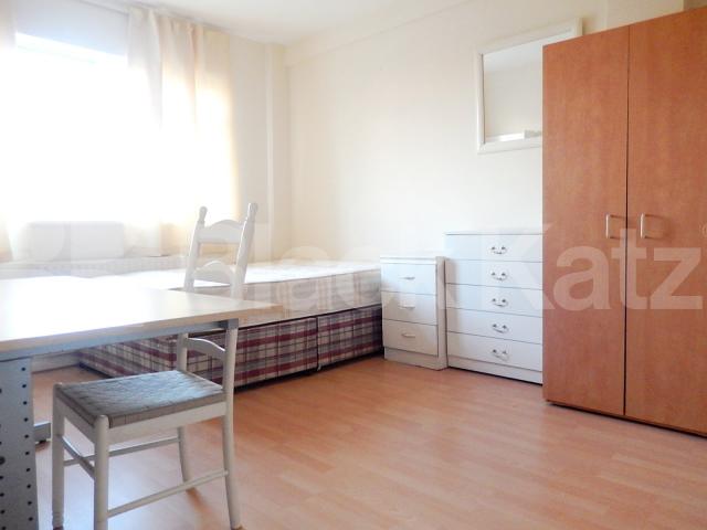 			NEW INSTRUCTION INCLUSIVE OF HEATING AND HOT WATER, 3 Bedroom, 1 bath, 1 reception Flat			 Edith Villas, WEST KENSINGTON 