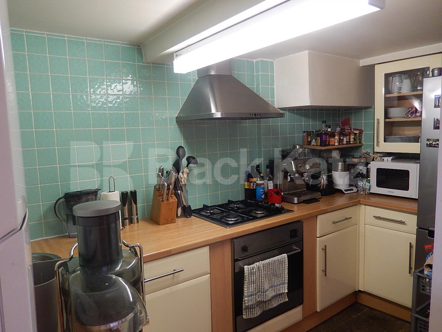 			LET, 2 Bedroom, 1 bath, 1 reception Flat			 Coningham Road , Shepherds Bush