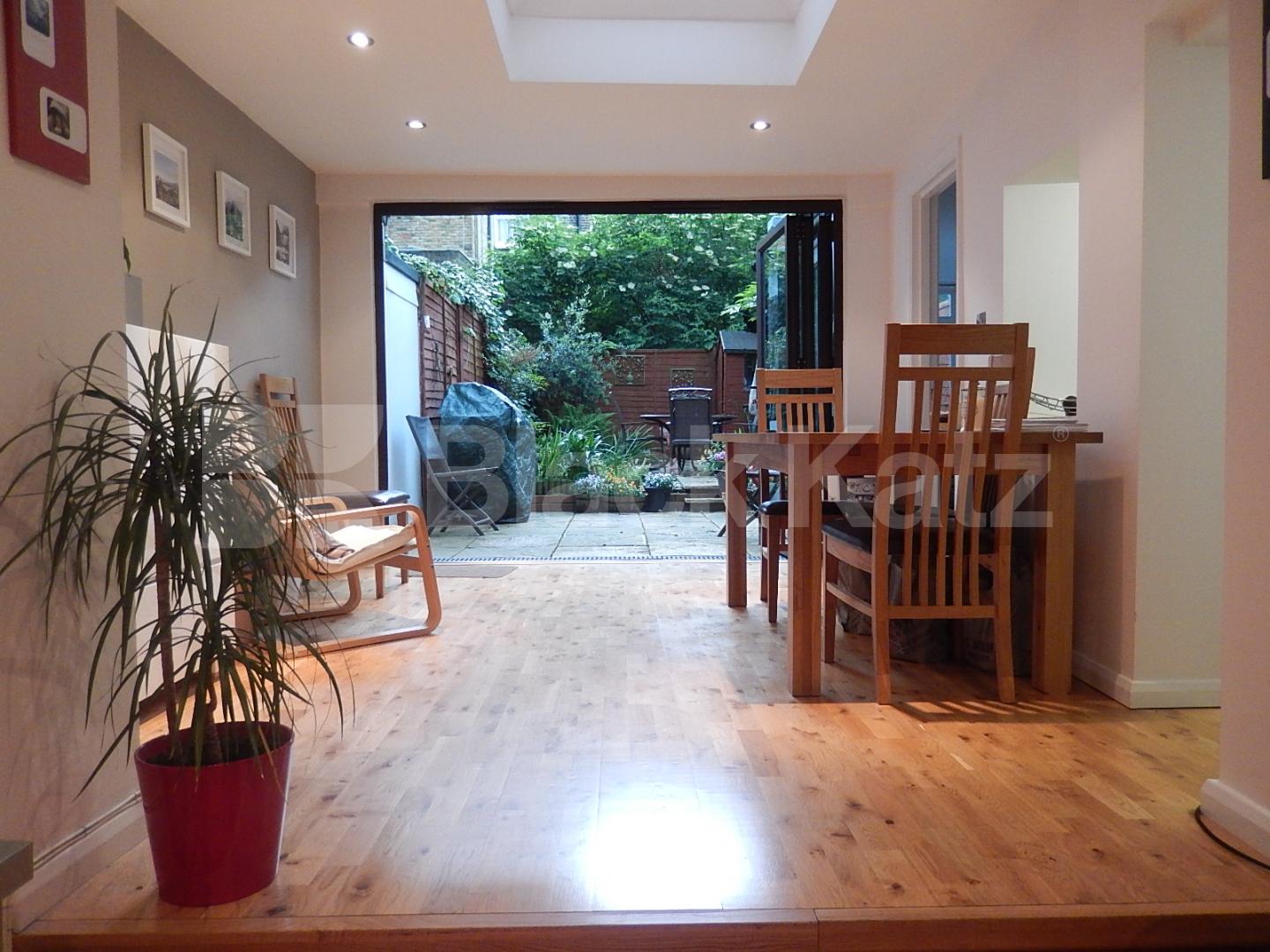 			LET, 2 Bedroom, 1 bath, 1 reception Flat			 Coningham Road , Shepherds Bush