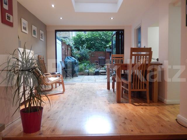			LET, 2 Bedroom, 1 bath, 1 reception Flat			 Coningham Road , Shepherds Bush