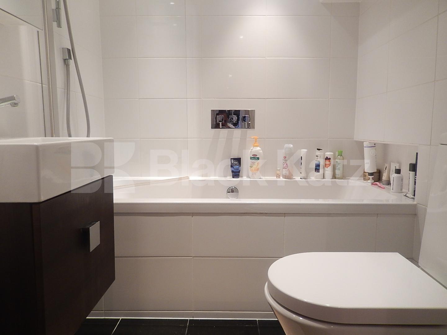 			LET, 2 Bedroom, 1 bath, 1 reception Flat			 Coningham Road , Shepherds Bush