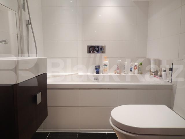 			LET, 2 Bedroom, 1 bath, 1 reception Flat			 Coningham Road , Shepherds Bush