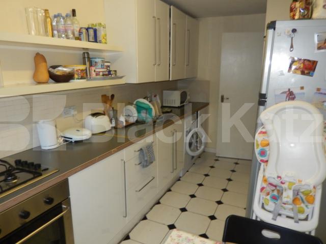 			INCLUSIVE OF HEATING AND HOT WATER, 2 Bedroom, 1 bath, 1 reception Maisonette			 Tavistock Crescent, Ladbroke Grove/Notting Hill