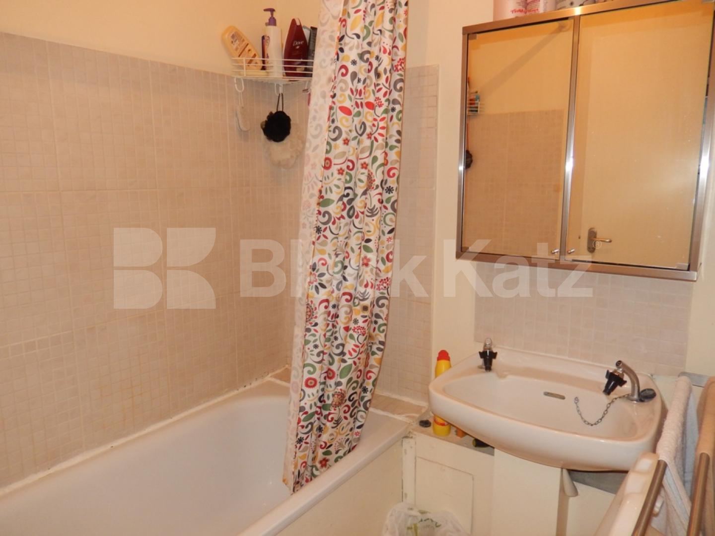 			INCLUSIVE OF HEATING AND HOT WATER, 2 Bedroom, 1 bath, 1 reception Maisonette			 Tavistock Crescent, Ladbroke Grove/Notting Hill