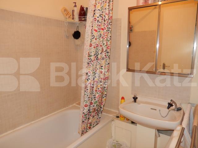 			INCLUSIVE OF HEATING AND HOT WATER, 2 Bedroom, 1 bath, 1 reception Maisonette			 Tavistock Crescent, Ladbroke Grove/Notting Hill