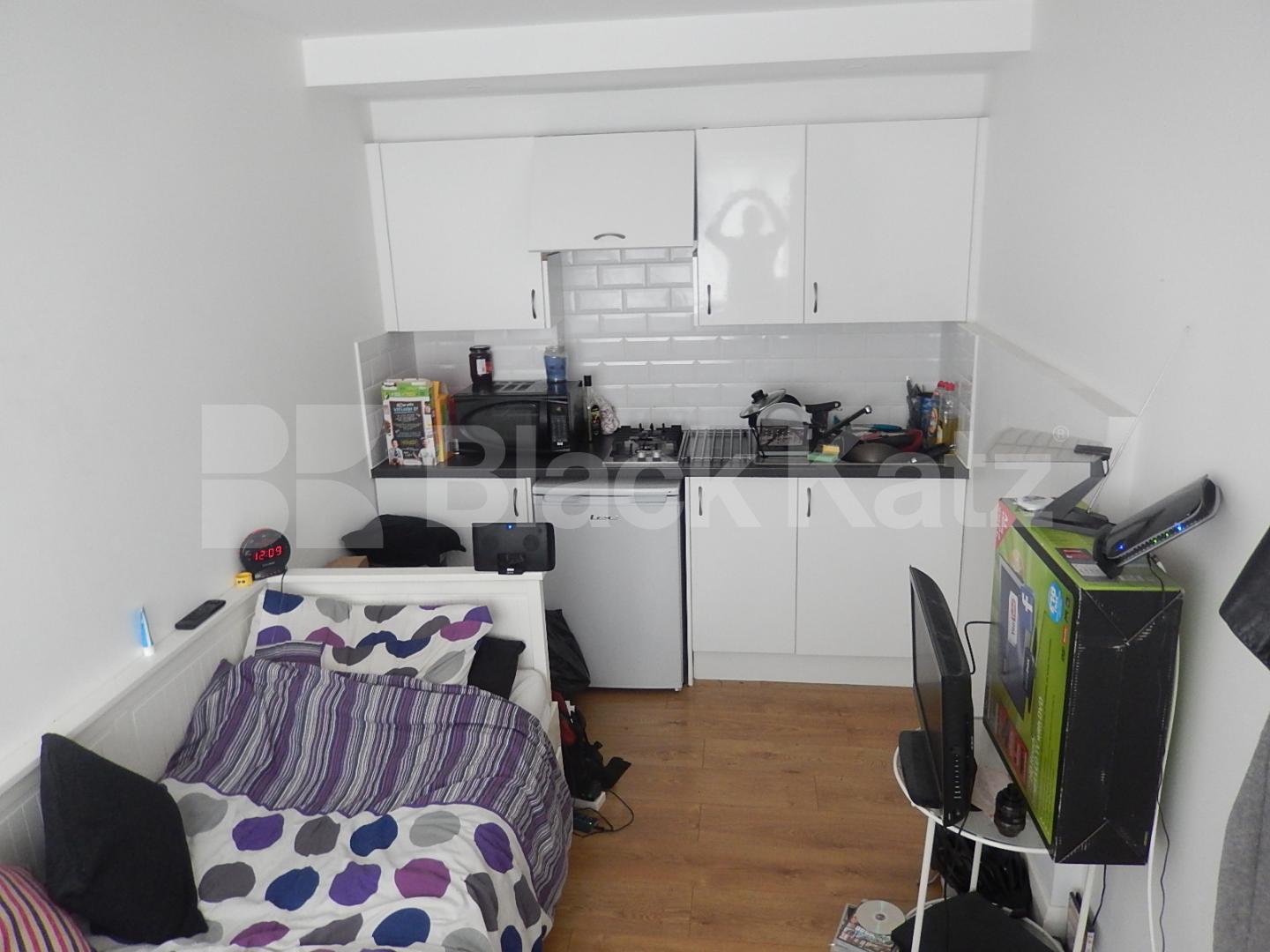 			INCLUDING ALL BILLS, Studio Apartment, 1 bath, 1 reception Ground Floor Flat			 Ullswater Crescent, Kingston Vale