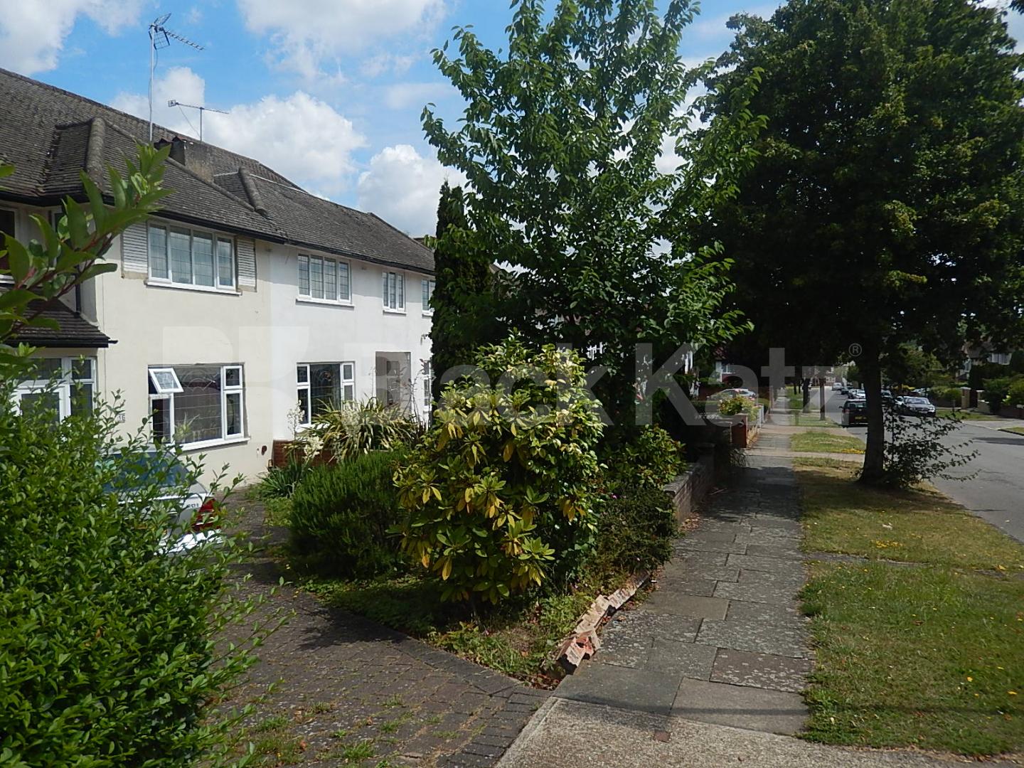 			INCLUDING ALL BILLS, Studio Apartment, 1 bath, 1 reception Ground Floor Flat			 Ullswater Crescent, Kingston Vale