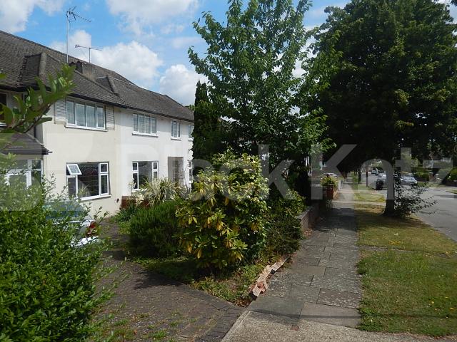 			INCLUDING ALL BILLS, Studio Apartment, 1 bath, 1 reception Ground Floor Flat			 Ullswater Crescent, Kingston Vale