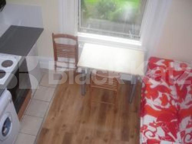 			Studio Apartment, 1 bath, 1 reception Studio			 Ladbroke Grove, LADBROKE GROVE