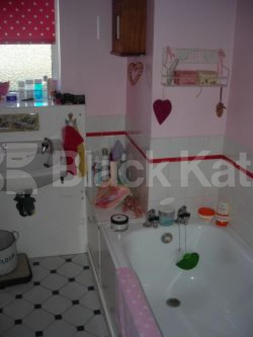 			3 Bedroom, 1 bath, 1 reception Flat			 St Pancras Way, CAMDEN NW1