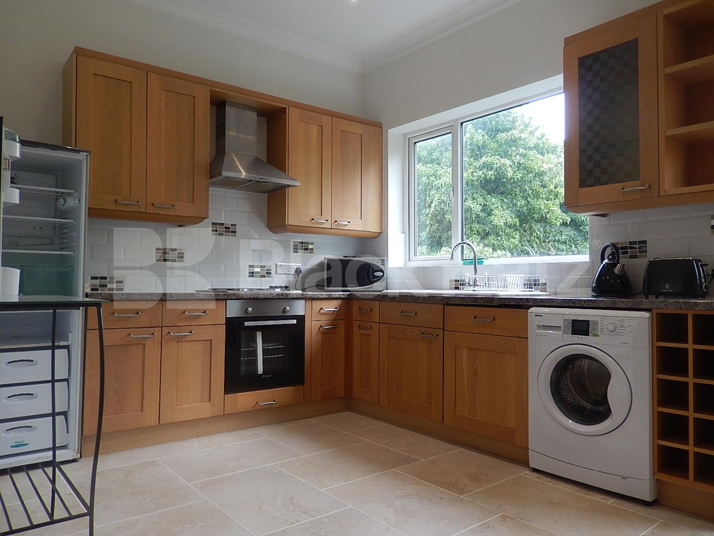 			NEW INSTRUCTIONS, 2 Bedroom, 1 bath, 1 reception Flat			 Mall Road, Hammersmith