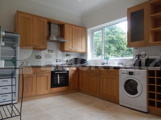 			NEW INSTRUCTIONS, 2 Bedroom, 1 bath, 1 reception Flat			 Mall Road, Hammersmith