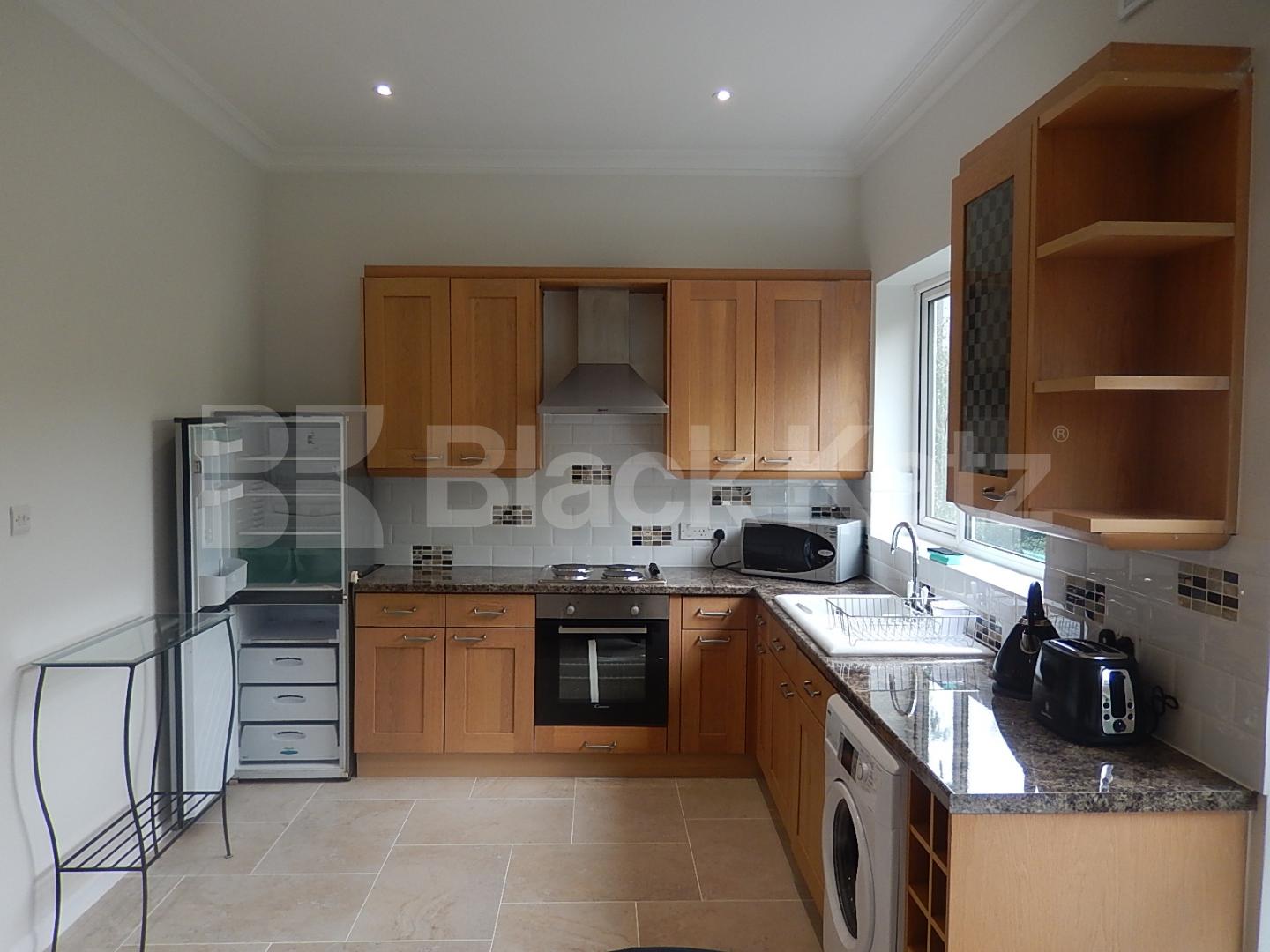 			NEW INSTRUCTIONS, 2 Bedroom, 1 bath, 1 reception Flat			 Mall Road, Hammersmith