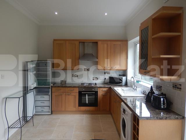 			NEW INSTRUCTIONS, 2 Bedroom, 1 bath, 1 reception Flat			 Mall Road, Hammersmith