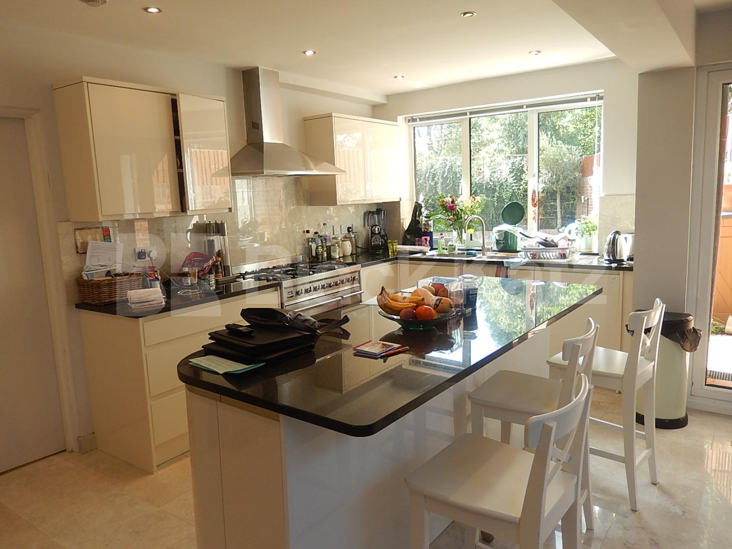 			NEW INSTRUCTION, 5 Bedroom, 1 bath, 1 reception House			 Corringway , North Ealing