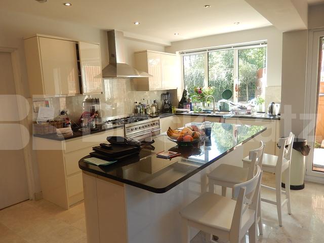 			NEW INSTRUCTION, 5 Bedroom, 1 bath, 1 reception House			 Corringway , North Ealing