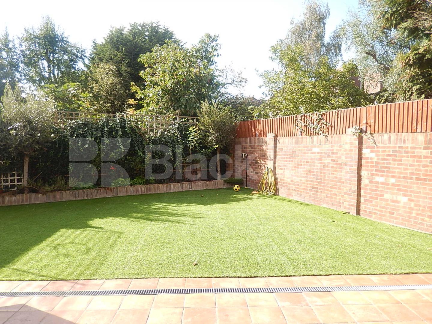 			NEW INSTRUCTION, 5 Bedroom, 1 bath, 1 reception House			 Corringway , North Ealing