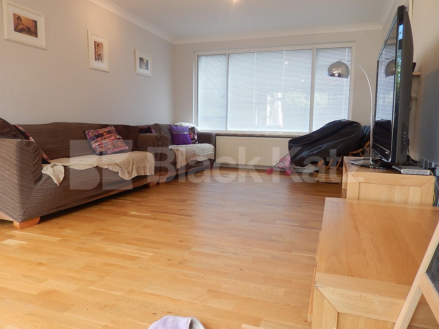 			NEW INSTRUCTION, 5 Bedroom, 1 bath, 1 reception House			 Corringway , North Ealing