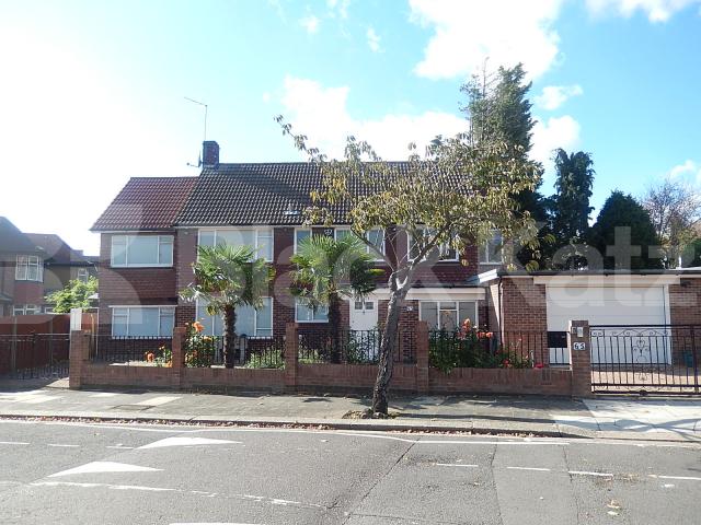 			NEW INSTRUCTION, 5 Bedroom, 1 bath, 1 reception House			 Corringway , North Ealing