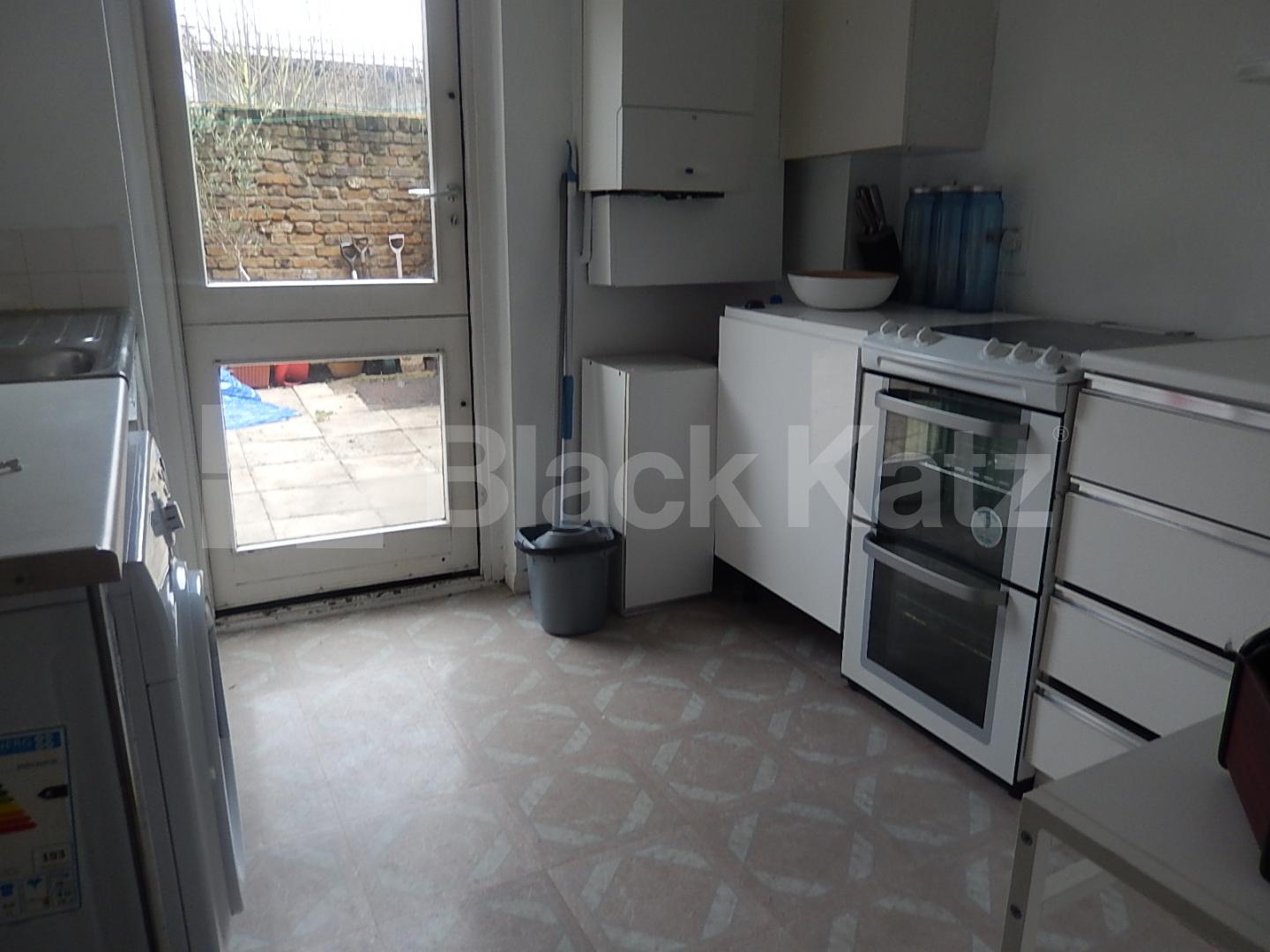 			NEW INSTRUCTION, 2 Bedroom, 1 bath, 1 reception Flat			 St Ervans Road , Ladbroke Grove/Westbourne Park