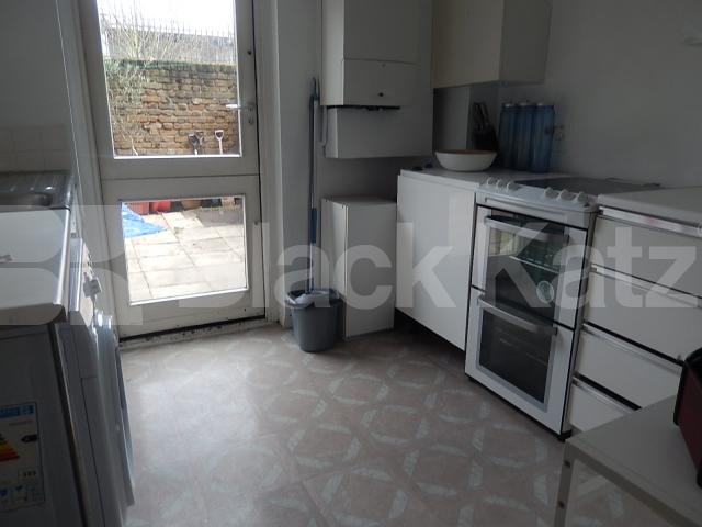 			NEW INSTRUCTION, 2 Bedroom, 1 bath, 1 reception Flat			 St Ervans Road , Ladbroke Grove/Westbourne Park