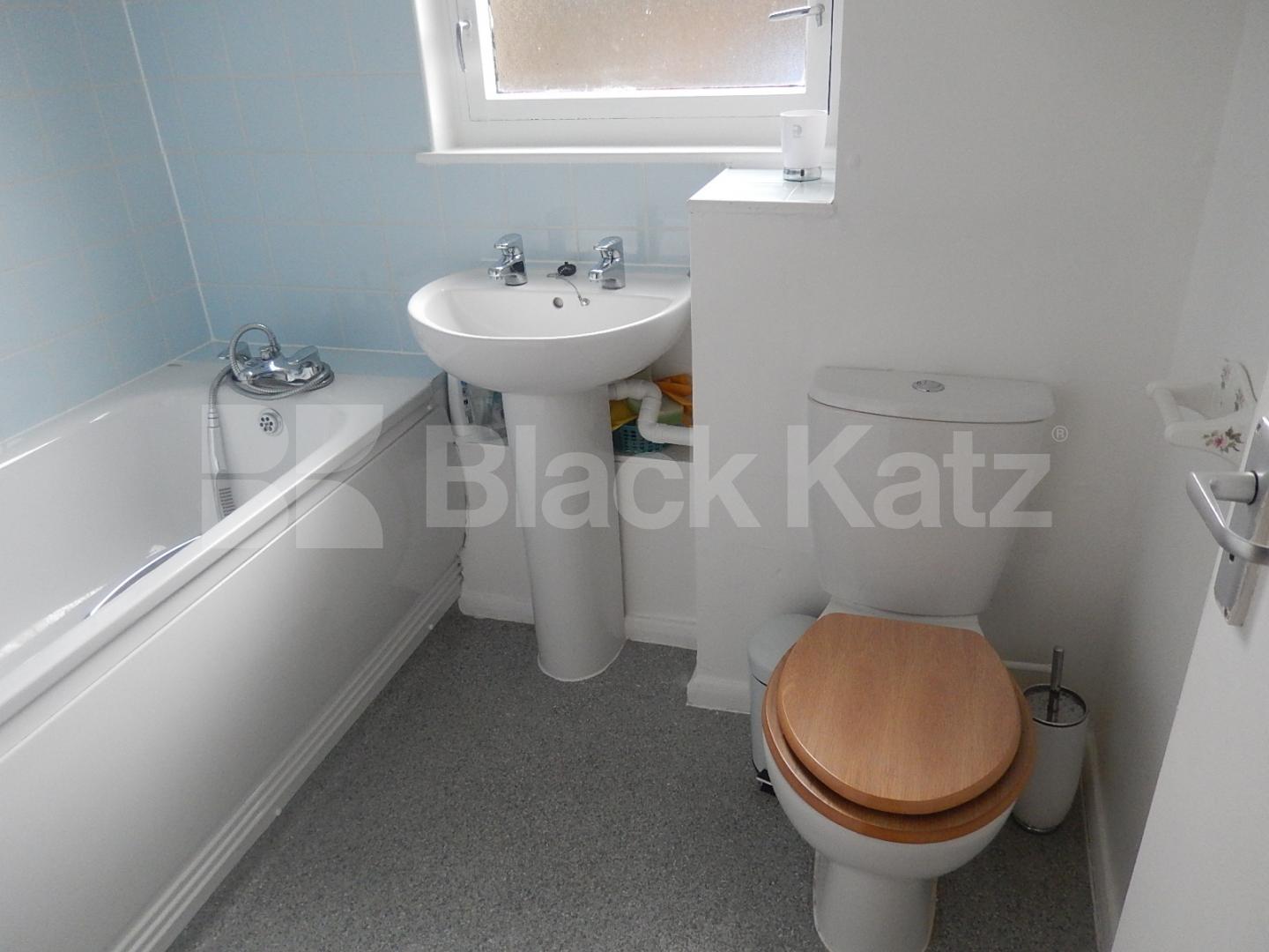 			NEW INSTRUCTION, 2 Bedroom, 1 bath, 1 reception Flat			 St Ervans Road , Ladbroke Grove/Westbourne Park