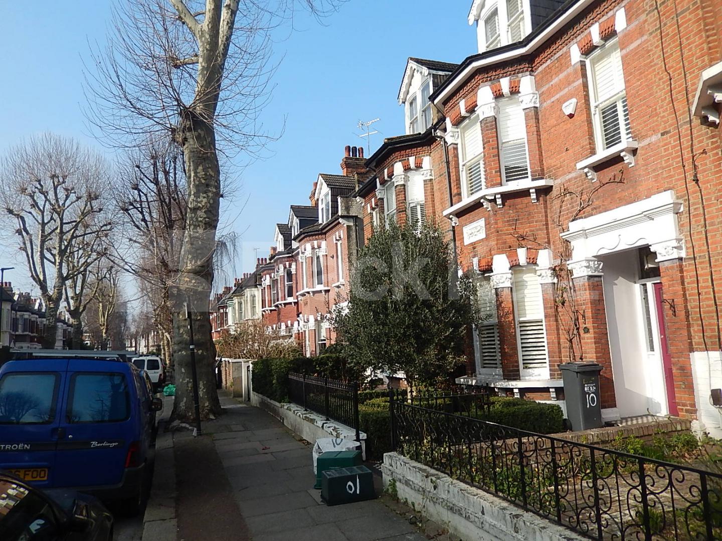 			NEW INSTRUCTION, 2 Bedroom, 1 bath, 1 reception Ground Floor Flat			 Silver Crescent, Gunnersbury/Chiswick