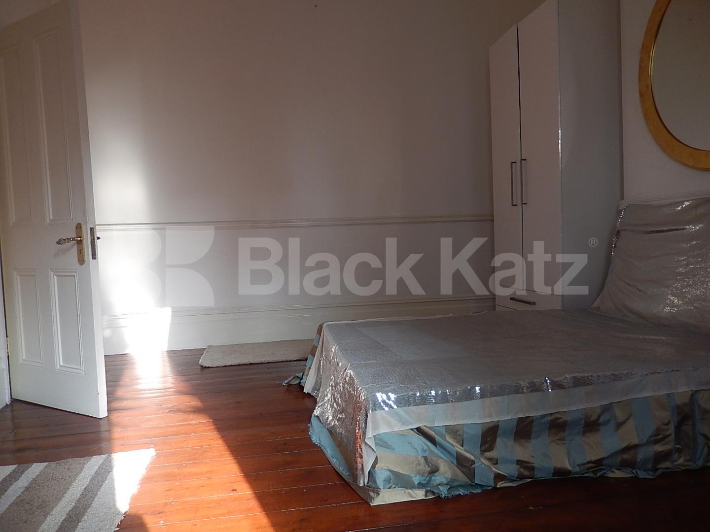 			NEW INSTRUCTION, 2 Bedroom, 1 bath, 1 reception Ground Floor Flat			 Silver Crescent, Gunnersbury/Chiswick