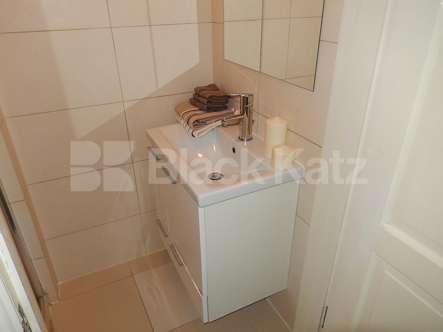 			NEW INSTRUCTION, 2 Bedroom, 1 bath, 1 reception Ground Floor Flat			 Silver Crescent, Gunnersbury/Chiswick