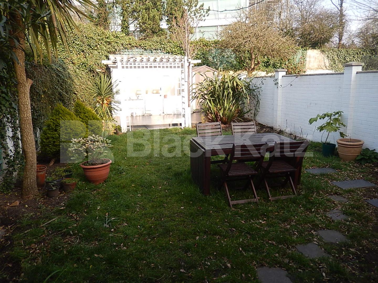 			NEW INSTRUCTION, 2 Bedroom, 1 bath, 1 reception Ground Floor Flat			 Silver Crescent, Gunnersbury/Chiswick