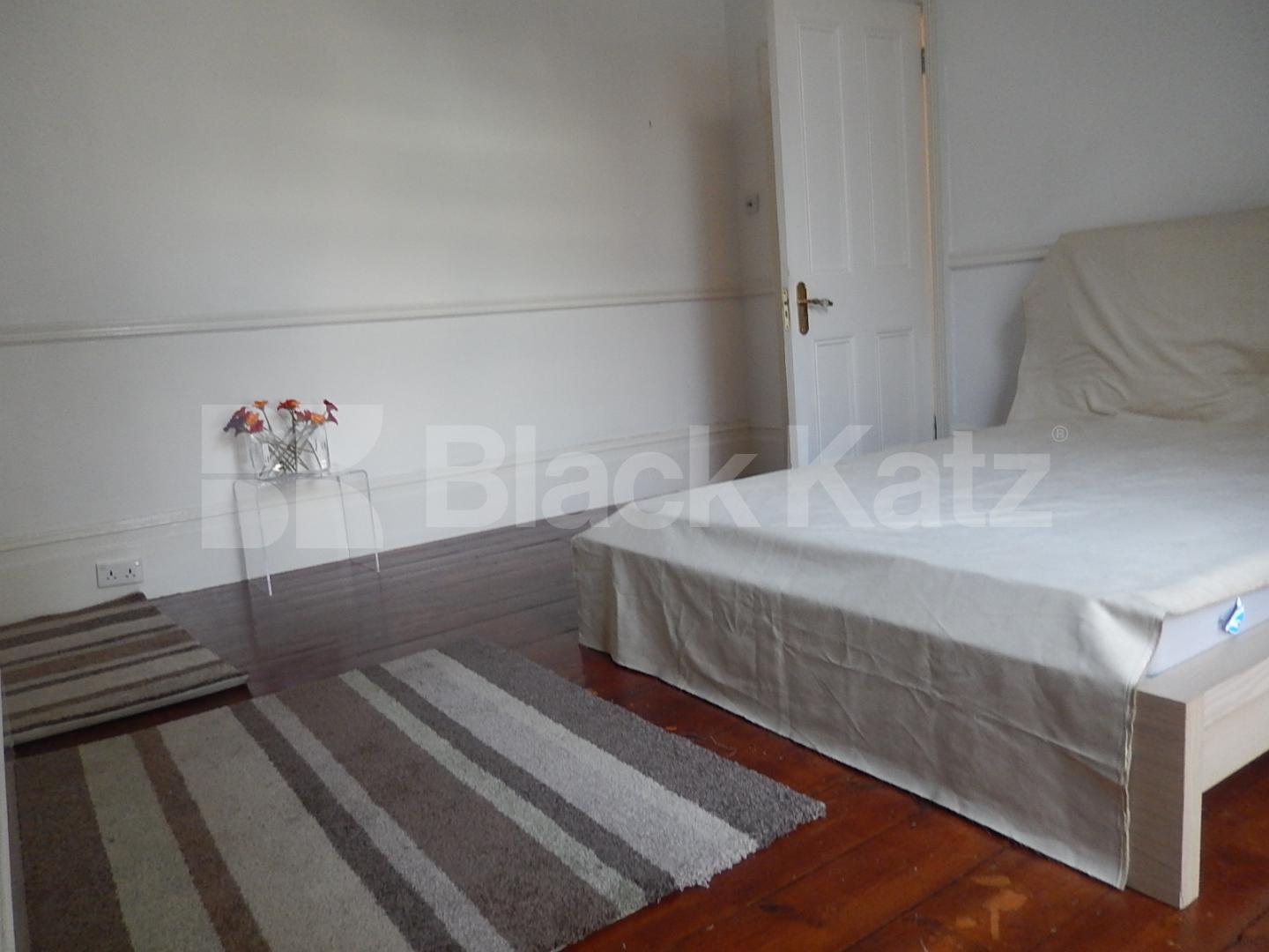 			NEW INSTRUCTION, 2 Bedroom, 1 bath, 1 reception Ground Floor Flat			 Silver Crescent, Gunnersbury/Chiswick