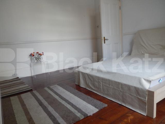 			NEW INSTRUCTION, 2 Bedroom, 1 bath, 1 reception Ground Floor Flat			 Silver Crescent, Gunnersbury/Chiswick