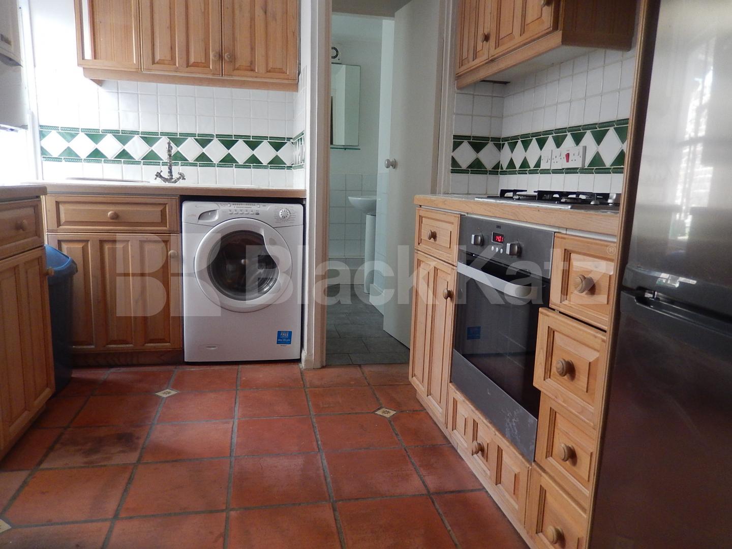 			GARDEN FLAT, 1 Bedroom, 1 bath, 1 reception Flat			 Askew Crescent, Shepherds Bush/Acton
