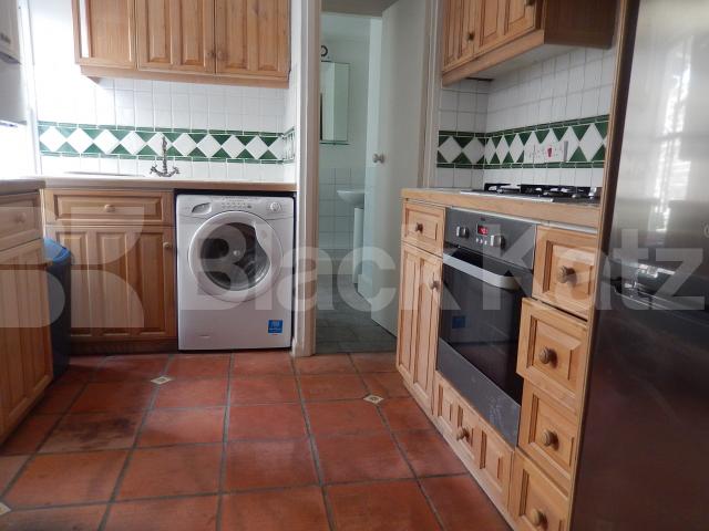 			GARDEN FLAT, 1 Bedroom, 1 bath, 1 reception Flat			 Askew Crescent, Shepherds Bush/Acton
