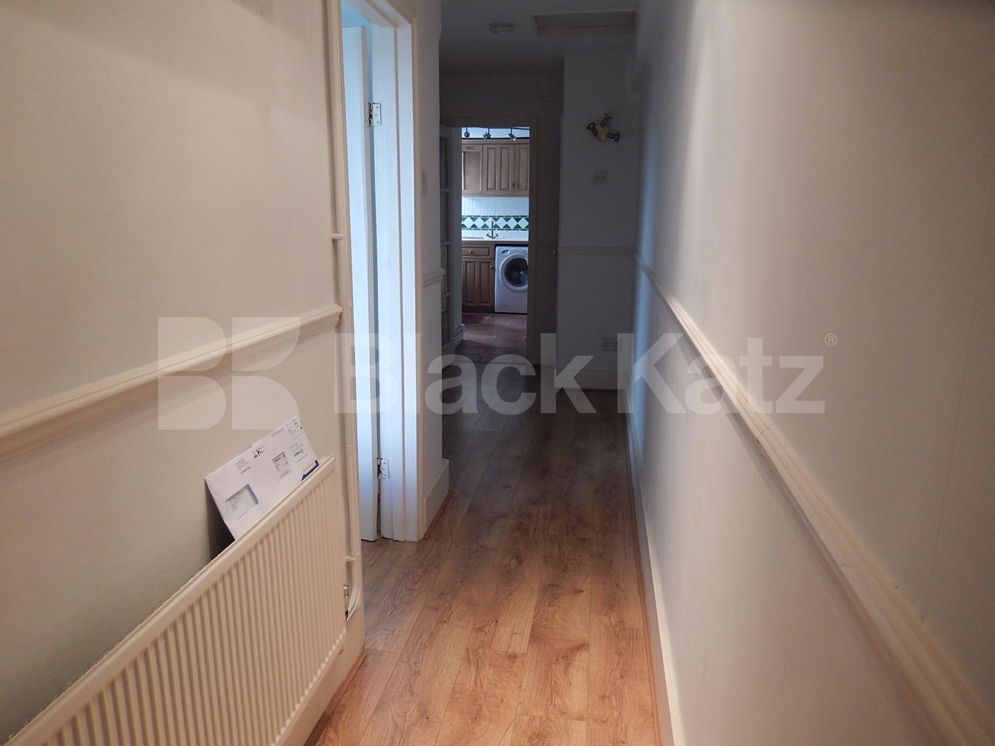 			GARDEN FLAT, 1 Bedroom, 1 bath, 1 reception Flat			 Askew Crescent, Shepherds Bush/Acton