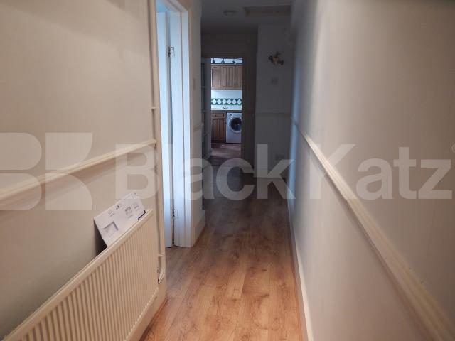 			GARDEN FLAT, 1 Bedroom, 1 bath, 1 reception Flat			 Askew Crescent, Shepherds Bush/Acton