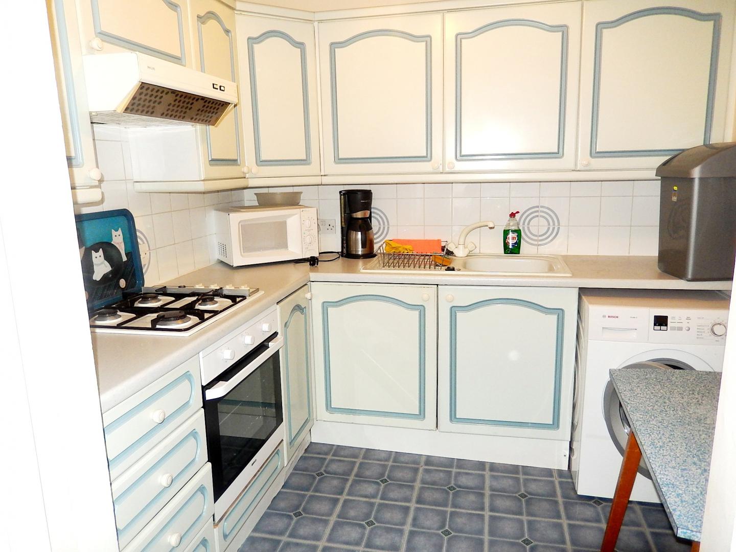 			NEW INSTRUCTION, Studio Apartment, 1 bath, 1 reception Flat			 Sinclair Road, SHEPHERDS BUSH
