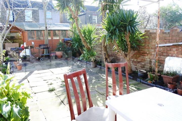 			Fantastic 5 Double Bed House Near Tube !, 5 Bedroom, 1 bath, 1 reception House			 Sydney Road, Haringey Ladder