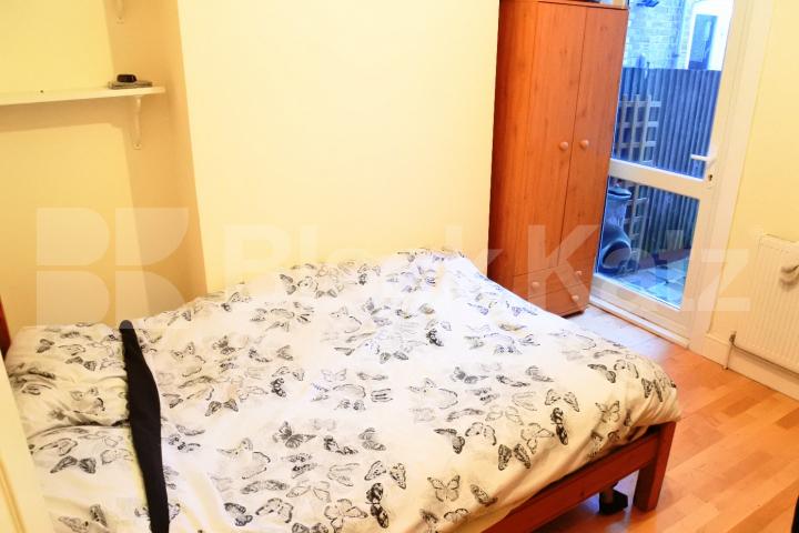 			UNDER FULL REFURBISHMENT, 2 Bedroom, 1 bath, 1 reception Flat			 Long lane, East finchley