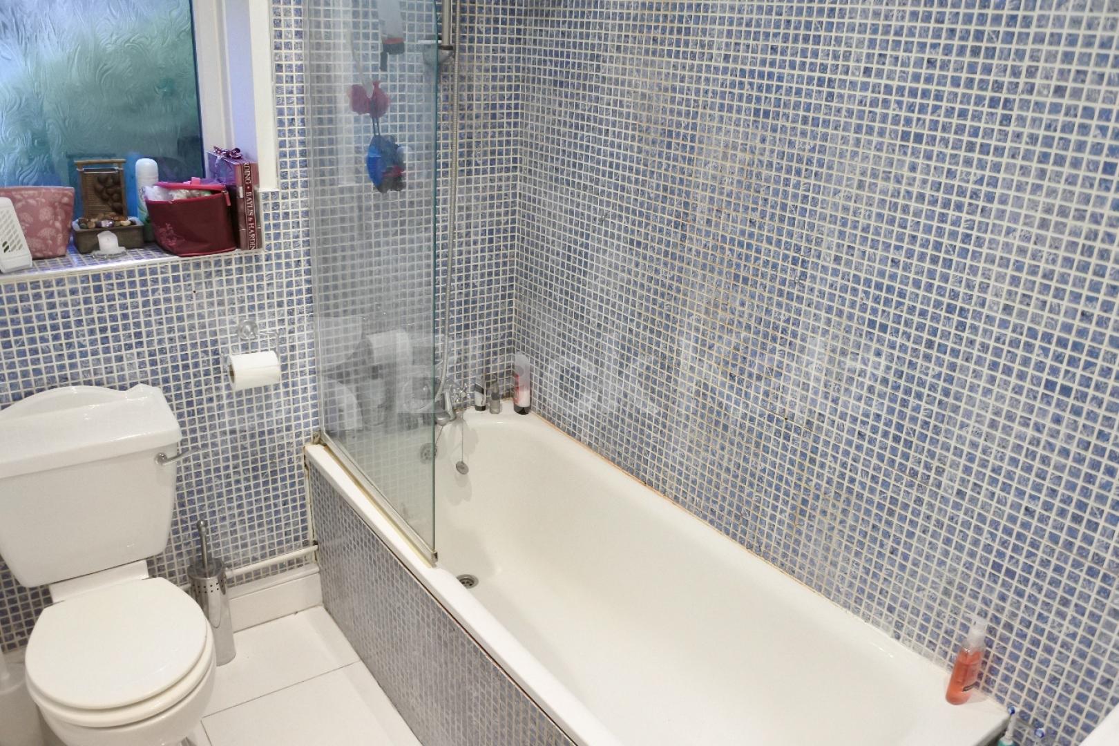 			UNDER FULL REFURBISHMENT, 2 Bedroom, 1 bath, 1 reception Flat			 Long lane, East finchley